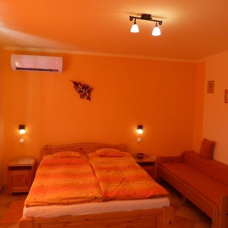 Napfeny Apartman Es Vendeghaz Egerszalók Exteriör bild