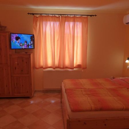 Napfeny Apartman Es Vendeghaz Egerszalók Exteriör bild