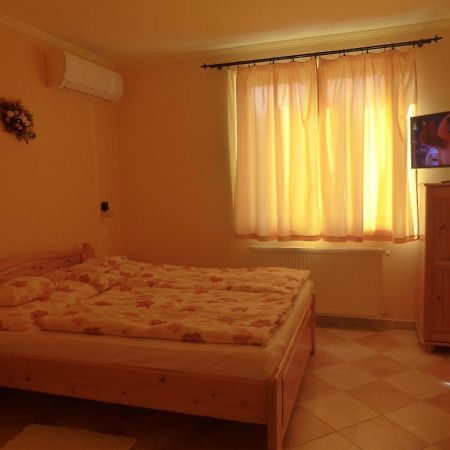 Napfeny Apartman Es Vendeghaz Egerszalók Exteriör bild