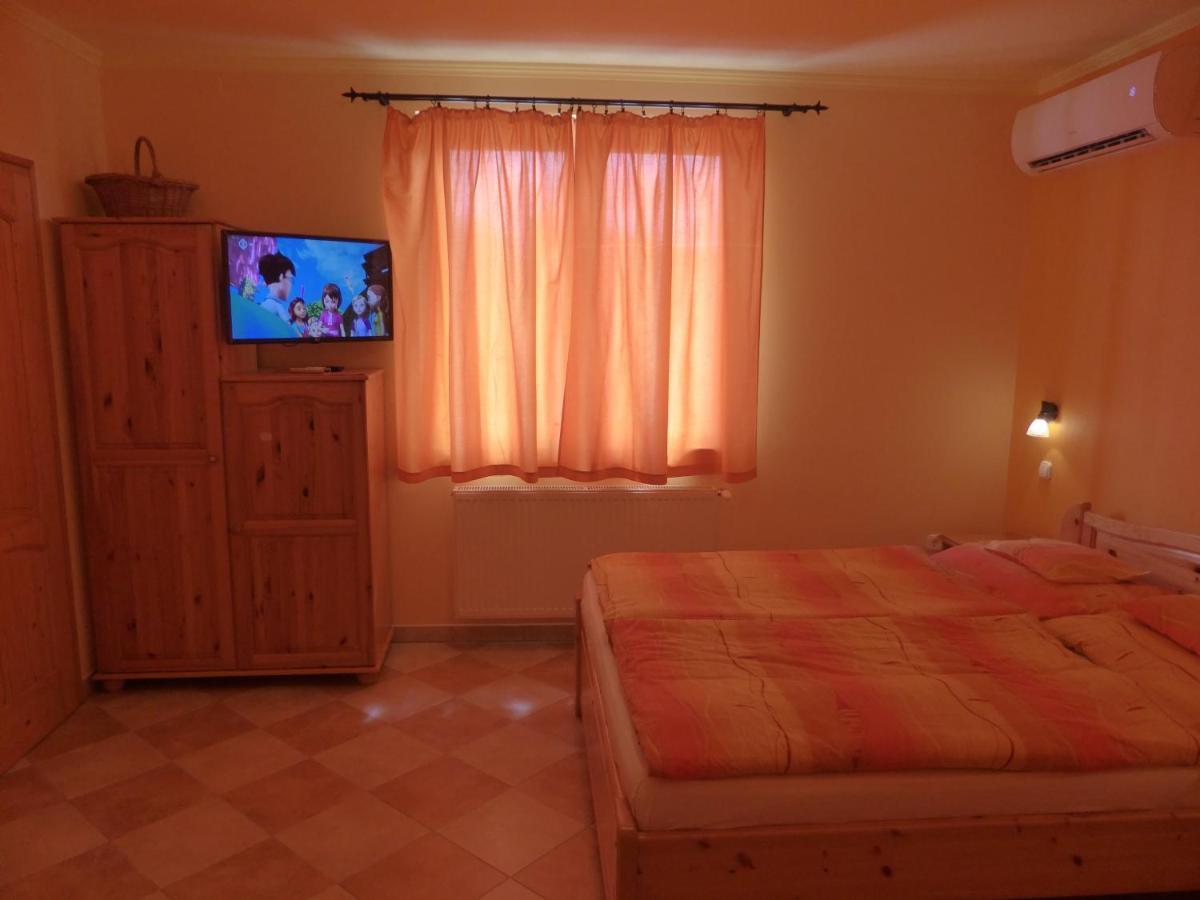 Napfeny Apartman Es Vendeghaz Egerszalók Exteriör bild