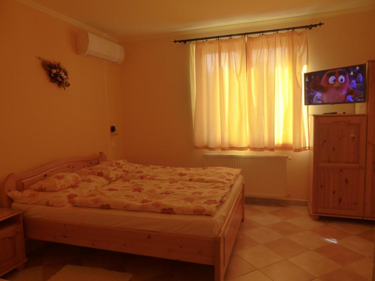 Napfeny Apartman Es Vendeghaz Egerszalók Exteriör bild