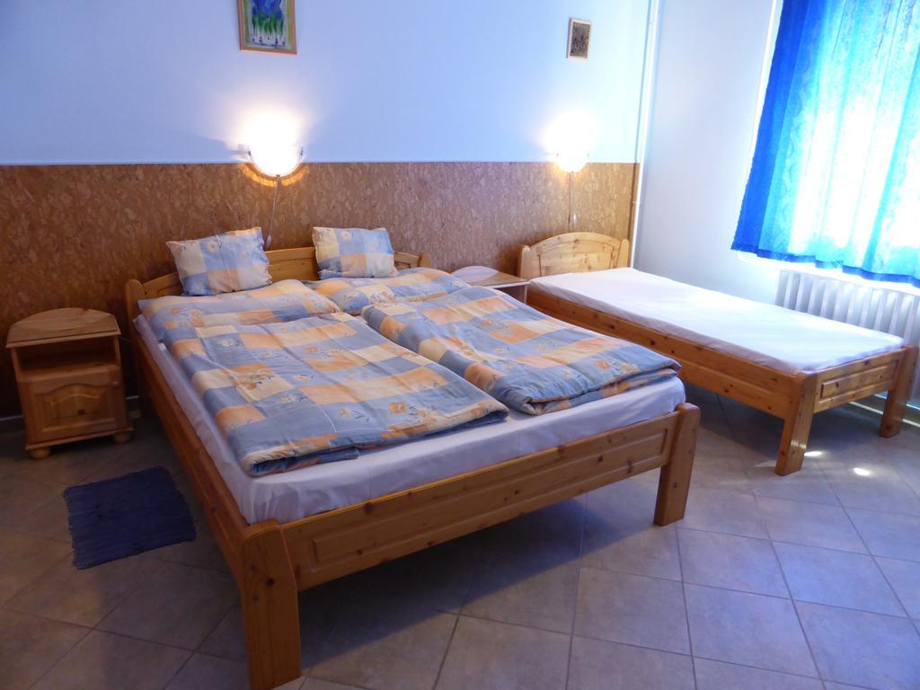 Napfeny Apartman Es Vendeghaz Egerszalók Exteriör bild