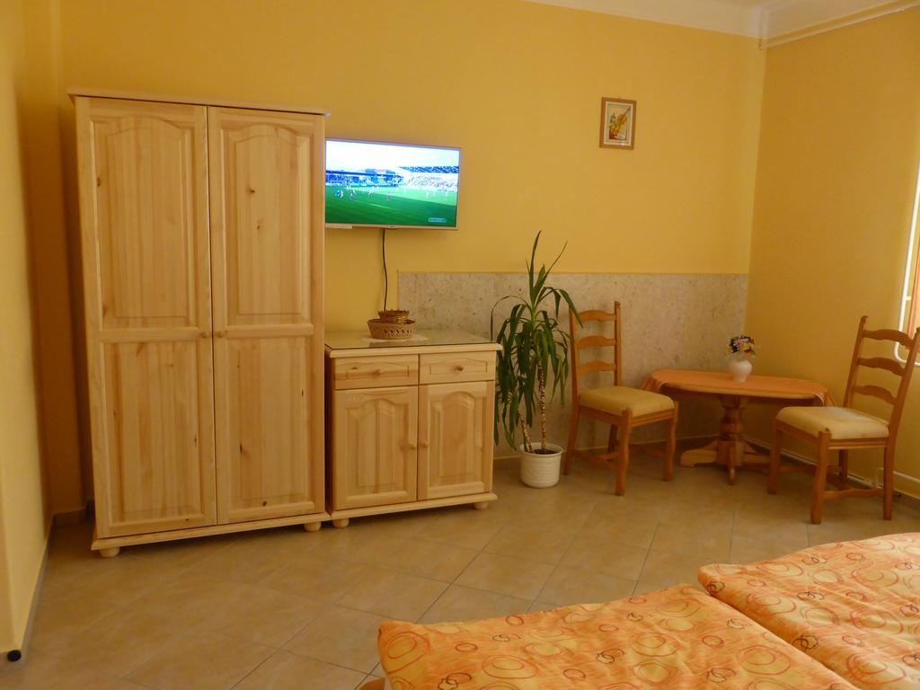 Napfeny Apartman Es Vendeghaz Egerszalók Exteriör bild