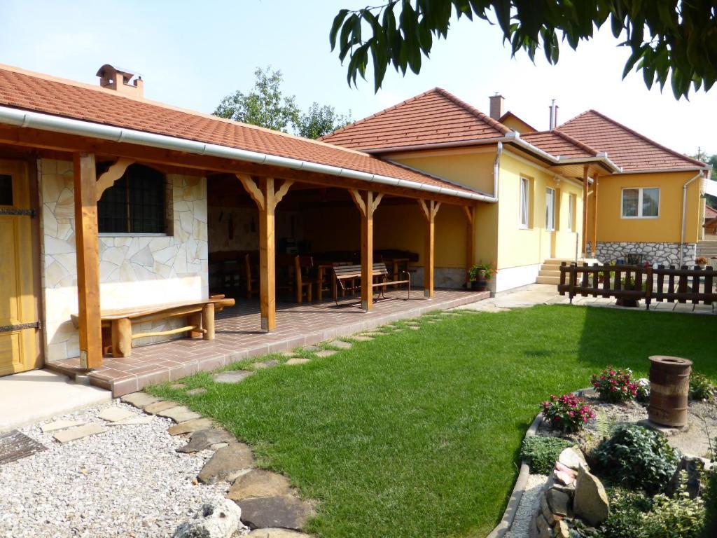 Napfeny Apartman Es Vendeghaz Egerszalók Exteriör bild