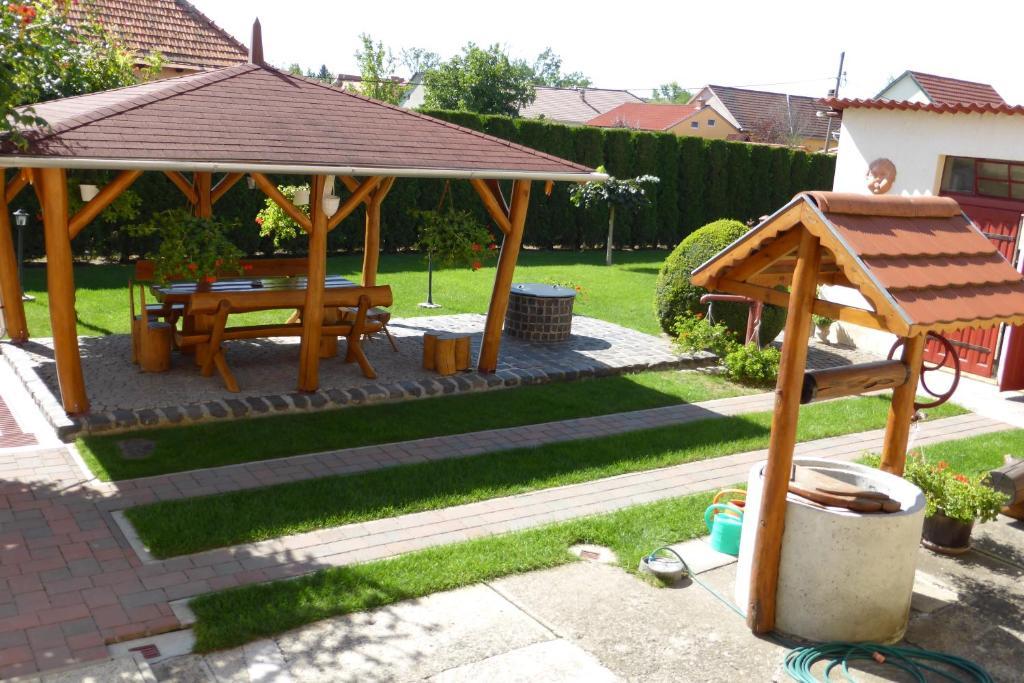 Napfeny Apartman Es Vendeghaz Egerszalók Rum bild