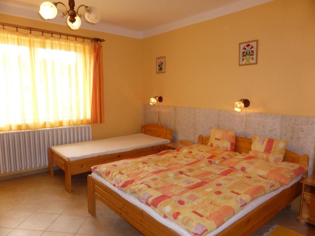 Napfeny Apartman Es Vendeghaz Egerszalók Rum bild