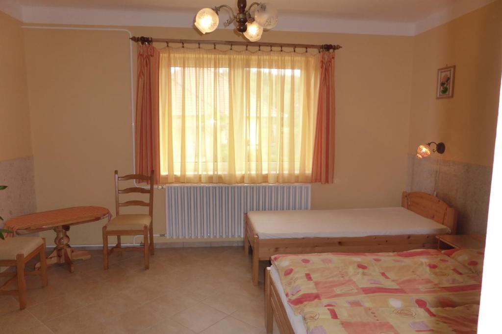 Napfeny Apartman Es Vendeghaz Egerszalók Rum bild
