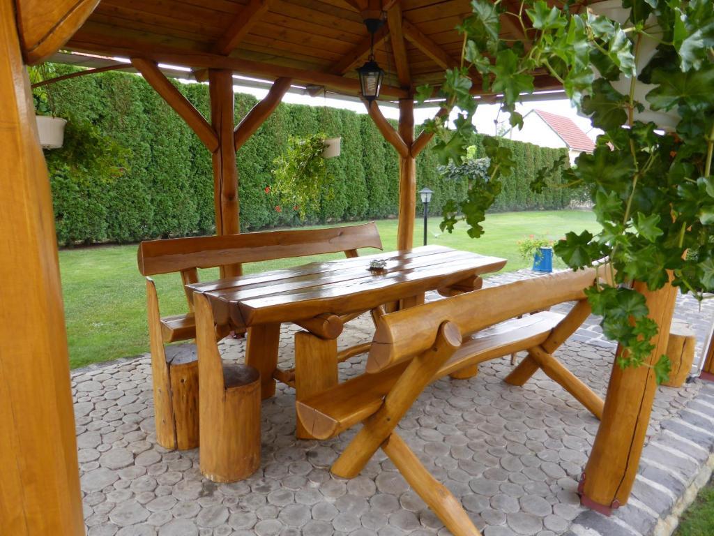 Napfeny Apartman Es Vendeghaz Egerszalók Exteriör bild